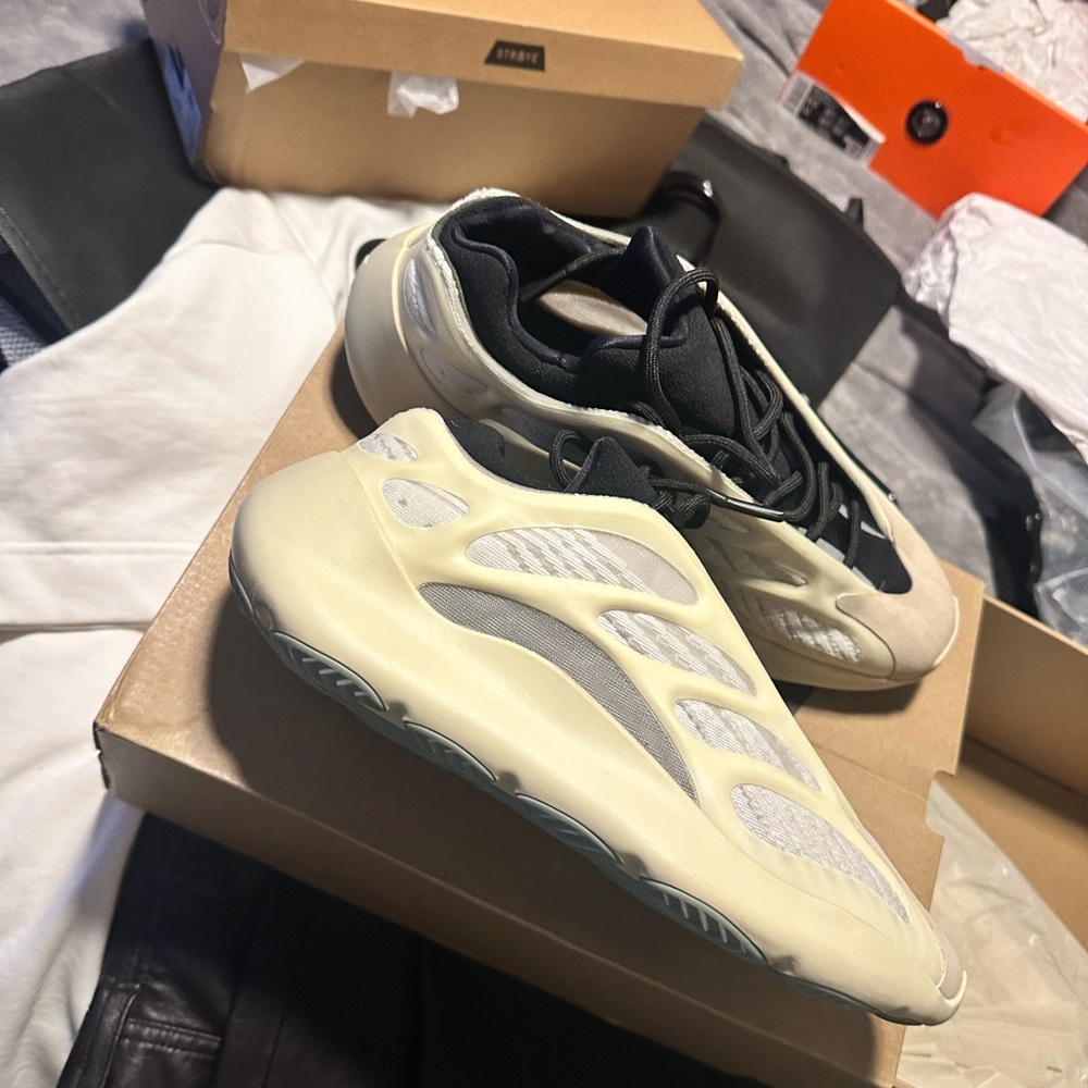 Yeezy Boost 700 V3 Azael